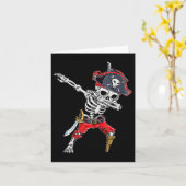 Dabbing Skeleton Pirate面白いハロウィンキッズすてき カード (黄色い花)