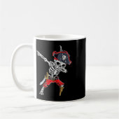 Dabbing Skeleton Pirate面白いハロウィンキッズすてき コーヒーマグカップ (左)