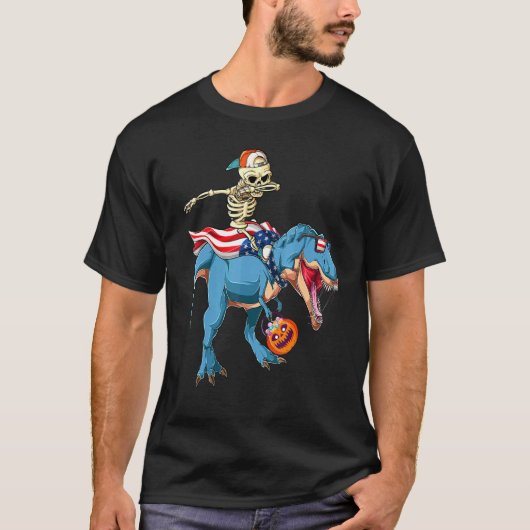 Dabbing Skeleton Riding Mummy Dinosaur T Rex Scary Tシャツ (正面)