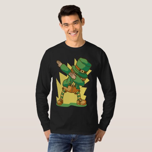 Dabbing St Patricks Day man Tシャツ (正面フル)