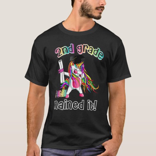 Dabbing Unicorn 2年生Iはまだ卒業式に釘付け Tシャツ (正面)