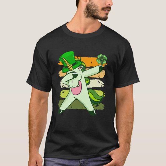 Dabbing unicorn shamrock St Patrick's Day  1 Tシャツ (正面)