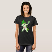 Dabbing unicorn shamrock St Patrick's Day Tシャツ (正面フル)