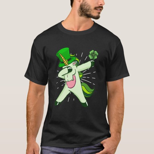 Dabbing unicorn shamrock St Patrick's Day Tシャツ (正面)
