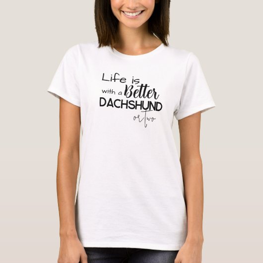 DachshundまたはTWOで人生が良い Tシャツ (正面)