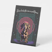 Dachshund Brave Hearts Often Come In Small Frames 台座サイン (正面)
