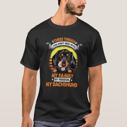 Dachshund Dで混乱させたくない3つおもしろいの Tシャツ (正面)