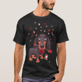 Dachshund Dog in a bow tie and with love arrow Val Tシャツ (正面)