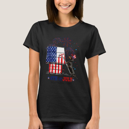 Dachshund Fireworks American Flag Independence Day Tシャツ (正面)