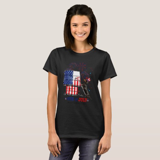 Dachshund Fireworks American Flag Independence Day Tシャツ (正面フル)