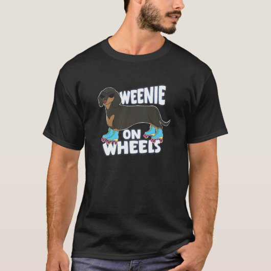 Dachshund on Wheels Roller Skates Sunglasses Tシャツ (正面)