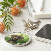 Dachshund Sitting in Grass キーホルダー (側面)