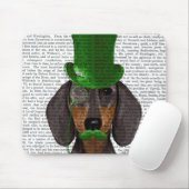 Dachshund with Green Top Hat Black Tan 2 マウスパッド (マウス)