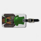 Dachshund with Green Top Hat Black Tan 2 ラゲッジタグ (正面横)