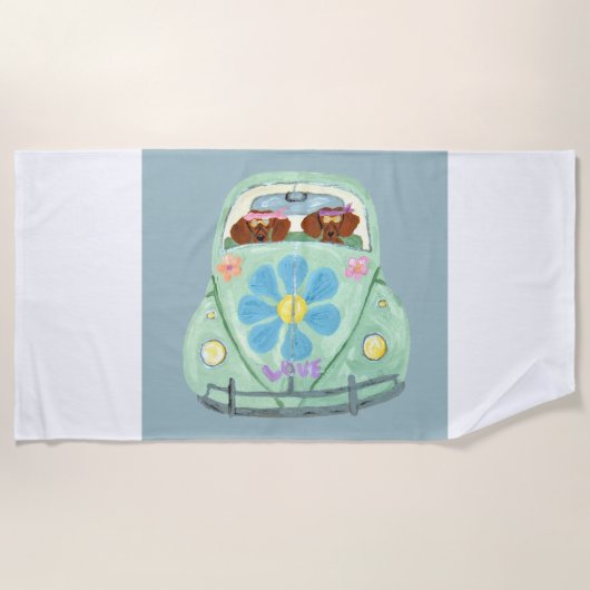  Dachshunds in a Hippie Car ビーチタオル (正面)