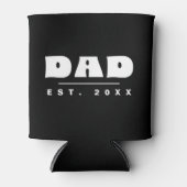 Dad | カスタム設立年 白黒 缶クーラー (正面)