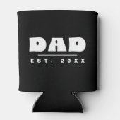 Dad | カスタム設立年 白黒 缶クーラー (裏面)