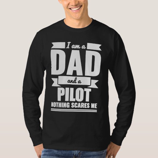 Dad and Pilot Nothing Scares Me Father's Day Tシャツ (正面)