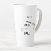 Dad Drill Baby Drill Funny Tool, Father’s Day Gift カフェラテマグ (右アングル)