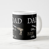 Dad Drill Baby Drill Funny Tool Lover Gift for Him ジャンボコーヒーマグカップ (正面右)