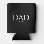 Dad Established クラシックキャップス ブラック 缶クーラー (正面)