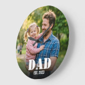 Dad Established シンプルな太字のタイポグラフィと写真 ラージ壁時計 (傾斜)