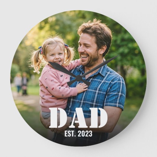 Dad Established シンプルな太字のタイポグラフィと写真 ラージ壁時計 (正面)