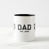 Dad Established Bold Black Year New Dad Gift ツートーンマグカップ (中央)