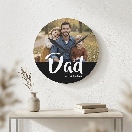 Dad Established Modern White Script Photo ラウンド壁時計