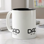 Dad Established New Dad Gift  ツートーンマグカップ<br><div class="desc">Dad Established New Dad - Minimal Elegant Black Bold Dad Typography - Add your custom "Est" established year date when your first child was born. Add additional years for each child.</div>