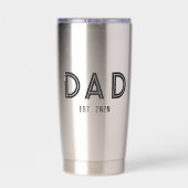 Dad Established Year ブラック モダン タイポグラフィ 保温保冷タンブラー (背面)