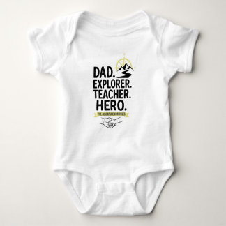 Dad Explorer Teacher Hero Tシャツ | 冒険好きなパパに