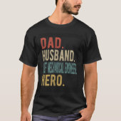 Dad Husband Chief Mechanical Engineer Hero Tシャツ (正面)