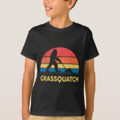 Dad Lawn Mowing Grquatch Bigfoot Mower Gift Funny  Tシャツ (正面)