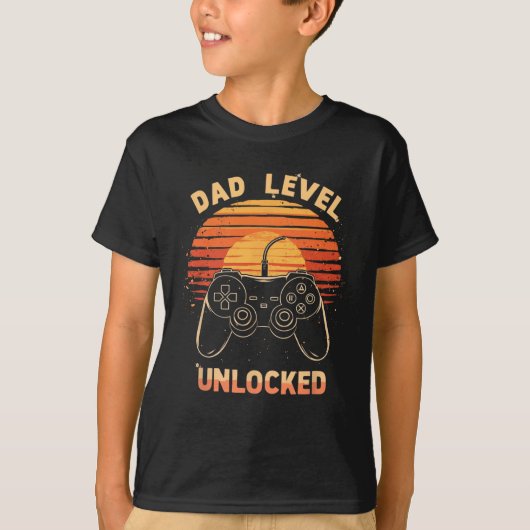 Dad Level Unlocked Funny Retro New Dad Gamer  Tシャツ (正面)