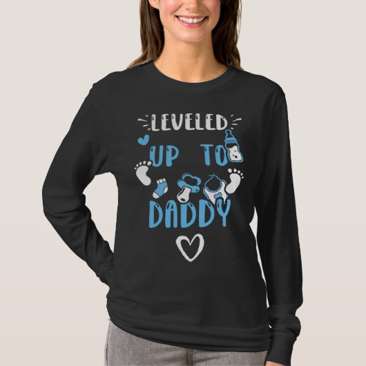 Dad Leveled Up To Daddy Baby Boy Sayings Tシャツ (正面)
