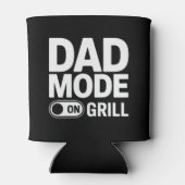 Dad Mode Grill On BBQ Humor 缶クーラー (裏面)