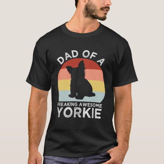Dad of a Freaking Awesome Yorkie  Yorkshire Terrie Tシャツ (正面)