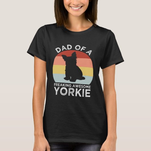 Dad of a Freaking Awesome Yorkie  Yorkshire Terrie Tシャツ (正面)