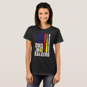 Dad of Ballers  Men Softball Baseball Player Fathe Tシャツ (正面フル)