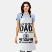 Dad Photographer Vintage Engraving Shirt Design_1 エプロン (着用した状態)