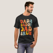 Dada Daddy Dad Bruh  Fatheru2019s Day Retro Groovy Tシャツ (正面フル)