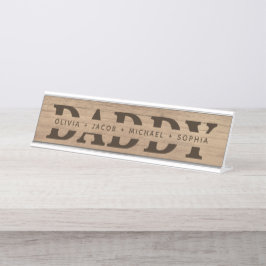 "Daddy"パーソナライズされた Kids's Names Wood + Brown デスクネームプレート