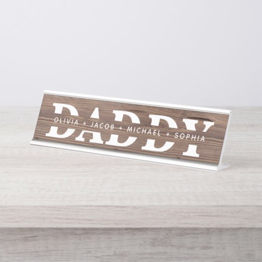 "Daddy"パーソナライズされた Kids's Names Wood + White デスクネームプレート (正面)