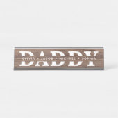 "Daddy"パーソナライズされた Kids's Names Wood + White デスクネームプレート (正面)