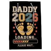 Daddy 2026 Loading Baby Announcement Expecting Dad ミディアムペーパーバッグ (正面)