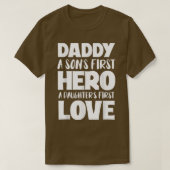 Daddy A Sons First Hero A Daughters First Love Fat Tシャツ (デザイン正面)
