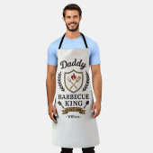 Daddy Barbecue King Apron Custom Name and Year エプロン (着用した状態)