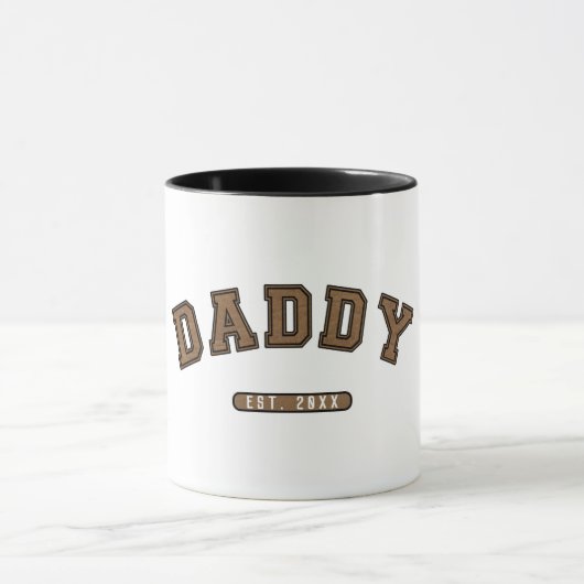 Daddy Brown Leather Est. 創立 グラフィック マグカップ (中央)