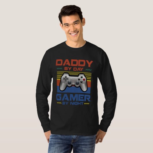 Daddy By Day Gamer By Night For Men Best Tシャツ (正面フル)